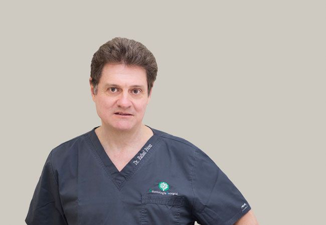 doctor Rafael Pérez - dentista en Valladolid