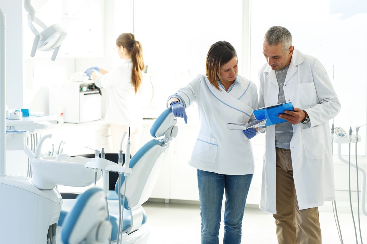 Las mejores clínicas dentales para trabajar: cuando la excelencia empieza por el equipo